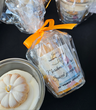 Load image into Gallery viewer, Marshmallow and  spiced pumpkin soycandle