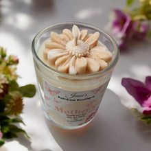 Load image into Gallery viewer, Mother's  Day Soycandle Sea salt   &amp; Vanilla.