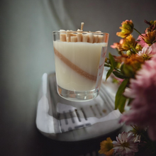 Load image into Gallery viewer, Mother's  Day Soycandle Sea salt   &amp; Vanilla.